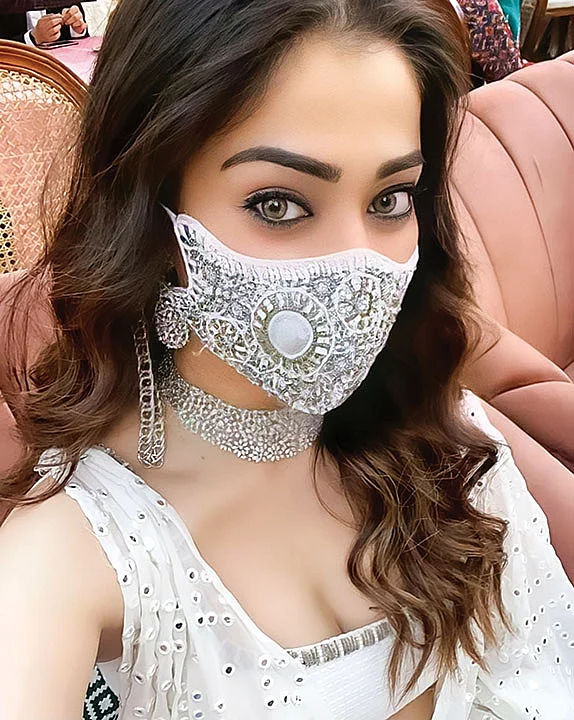 LaxmiRai: மாஸ்க் முக்கியம் பிகிலு!