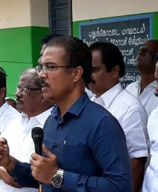 `திறமை, துணிச்சல், அன்பு; இந்த மூன்றும் சேர்ந்தால் சண்முகம்!' - முதல்வர் செயலாளரின் அறியா பக்கங்கள்
