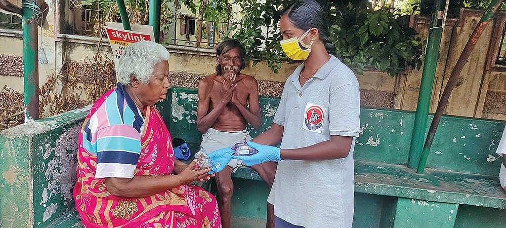 இந்தப் பொட்டலங்களுக்குள் அன்பு இருக்கிறது!