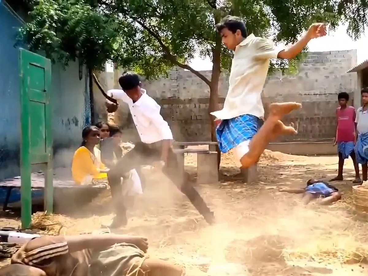 வக்கீல் சாப் வைரல் வீடியோ : பவன் கல்யாணின் பர்ஃபாமென்ஸையே மிஞ்சும் அந்த சிறுவர்கள் யார்?!