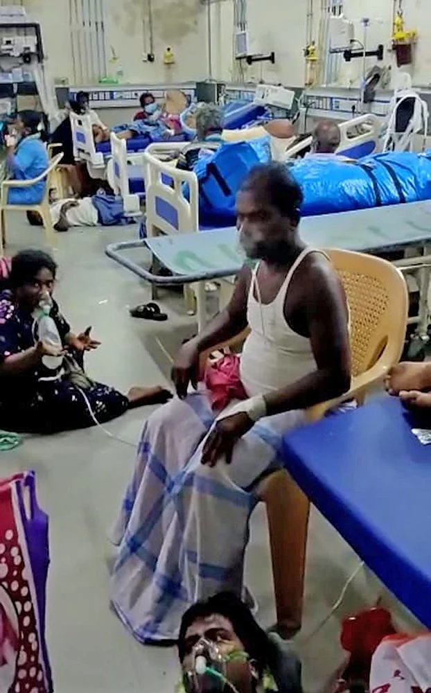 வீதியெங்கும் மரண ஓலங்கள்... தொடர்ச்சியாக எரியும் சடலங்கள்! - அலட்சிய புதுச்சேரி அரசு