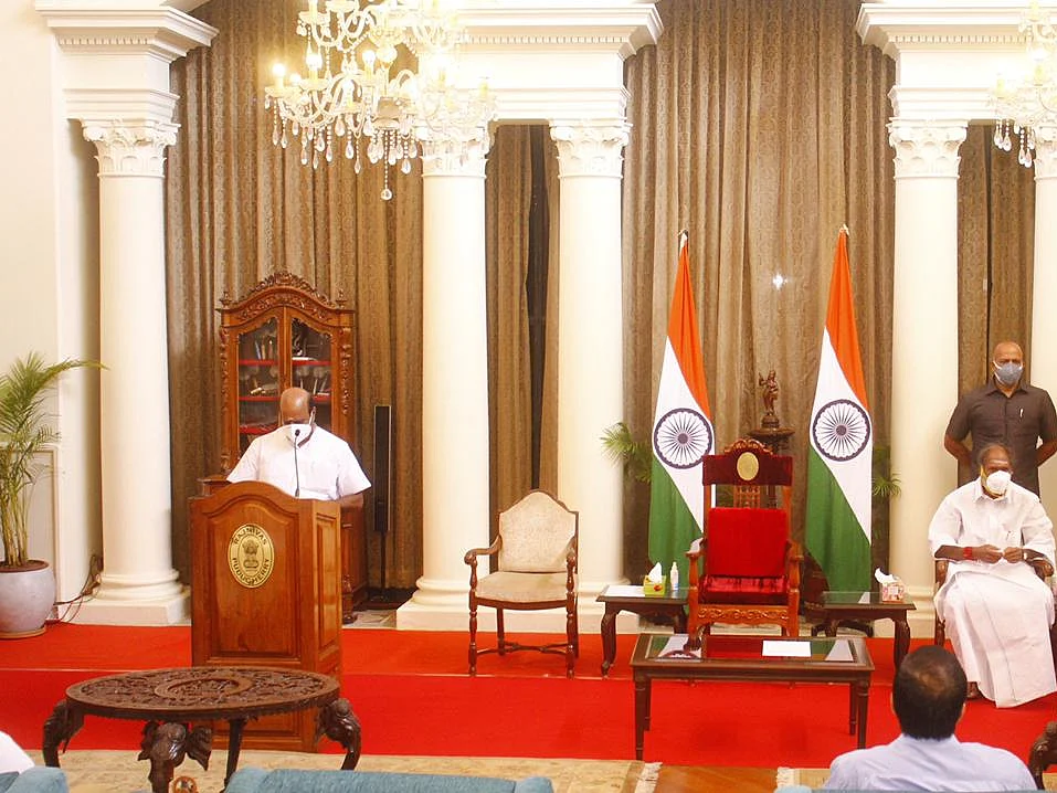புதுச்சேரி: ’33 சட்டமன்ற உறுப்பினர்கள் பதவியேற்பு!’ முடிவுக்கு வந்தது மூன்று வார இழுபறி!