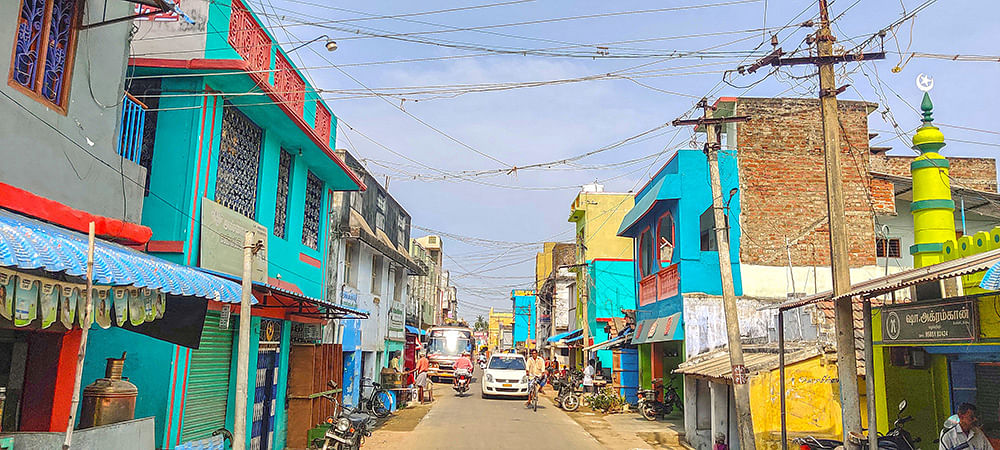 மனிதர்களுக்கு மதம் இருக்கலாம்... தெருக்களுக்கு கிடையாது!