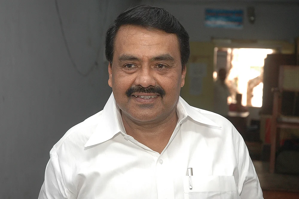மிஸ்டர் கழுகு: ஜெ. கையெழுத்து மர்மம்... ஃபைல்களைத் தோண்டும் ஆட்சி மேலிடம்!
