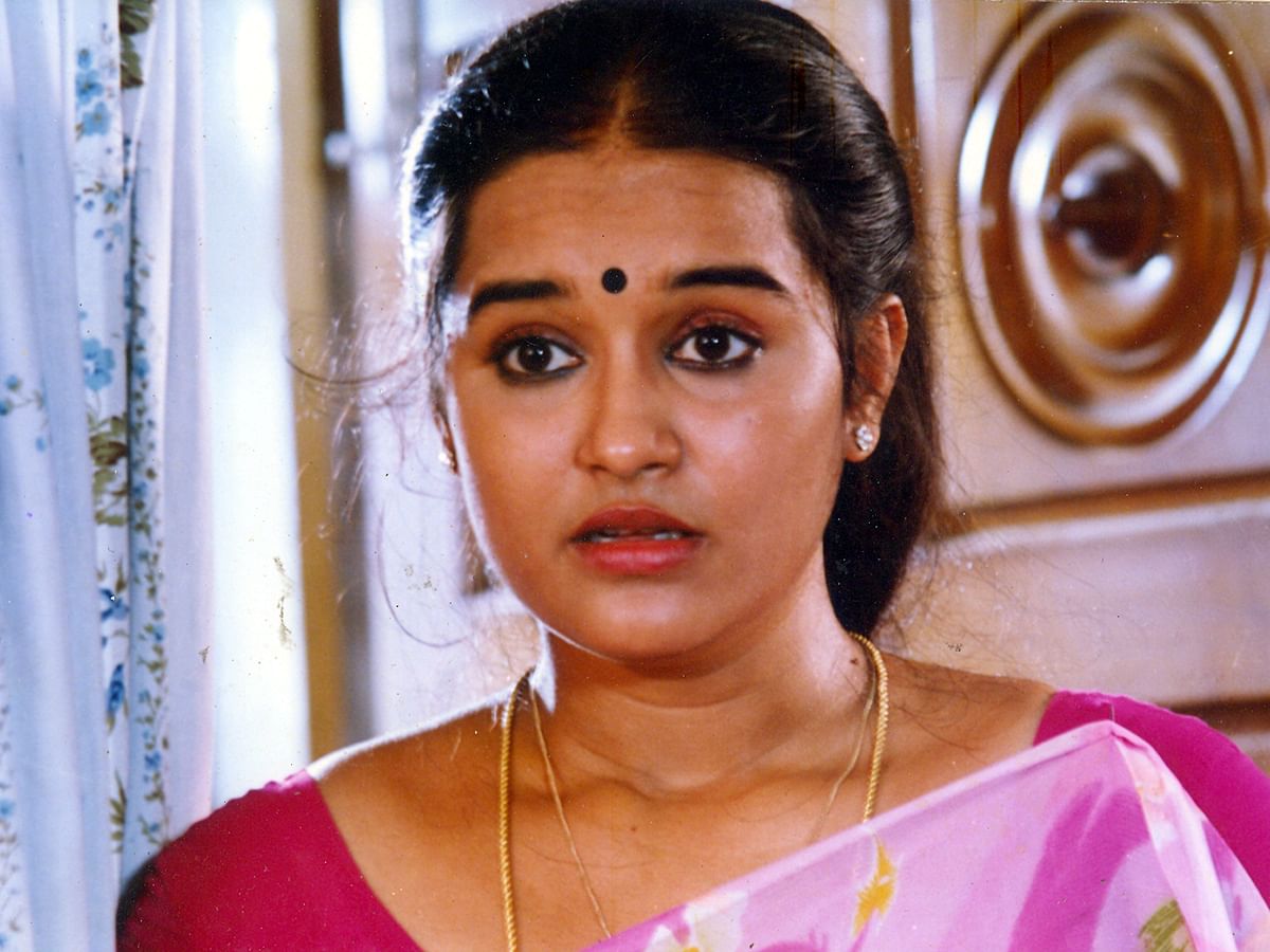 நடிகை சித்ரா மரணம்... அதிகாலையில் திடீர் மாரடைப்பால் உயிர் பிரிந்தது!
