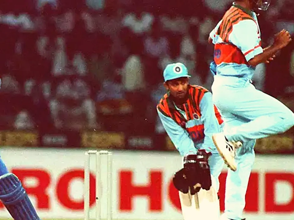 Independence Day Cup 1997: "அச்சமா, அரை கிலோ என்ன விலை?!" டார்கெட் - 226; ஜெயசூர்யா - 151*