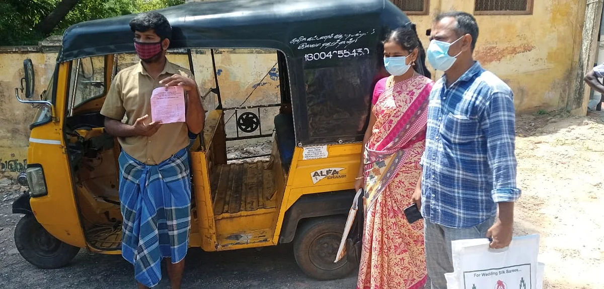 போலீஸ் அபராதம் விதித்த ஆட்டோ டிரைவர்