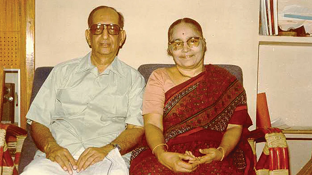 கணவர் எல்.எம்.கிருஷ்ணனுடன்...