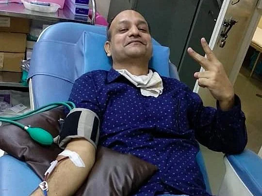 `கொரோனாவிலிருந்து மீண்டு 14 முறை பிளாஸ்மா தானம்; இன்னும் தொடர்வேன்!' - ஆச்சர்யப்படுத்தும் புனே வாசி