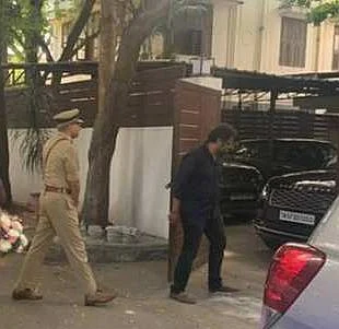 ஸ்டாலினின் வீட்டுக்குப் படையெடுத்த அதிகாரிகள்
