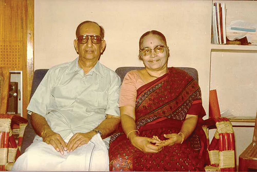 கணவர் எல்.எம்.கிருஷ்ணனுடன்...