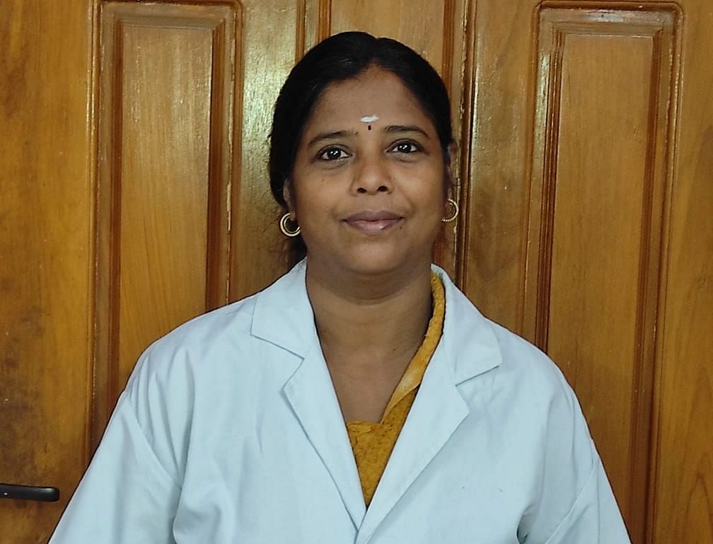 அரசு சித்த மருத்துவர் வரலட்சுமி