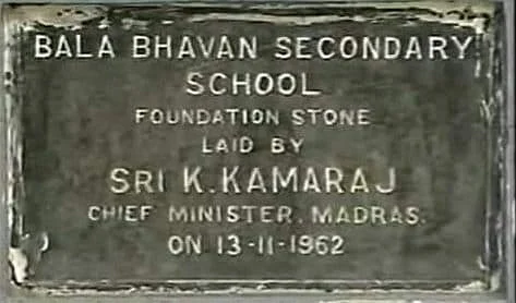 நிலம் தொடர்பாக சுற்றும் புகைப்படம்