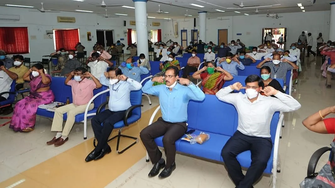 `திறமை, துணிச்சல், அன்பு; இந்த மூன்றும் சேர்ந்தால் சண்முகம்!' - முதல்வர் செயலாளரின் அறியா பக்கங்கள்