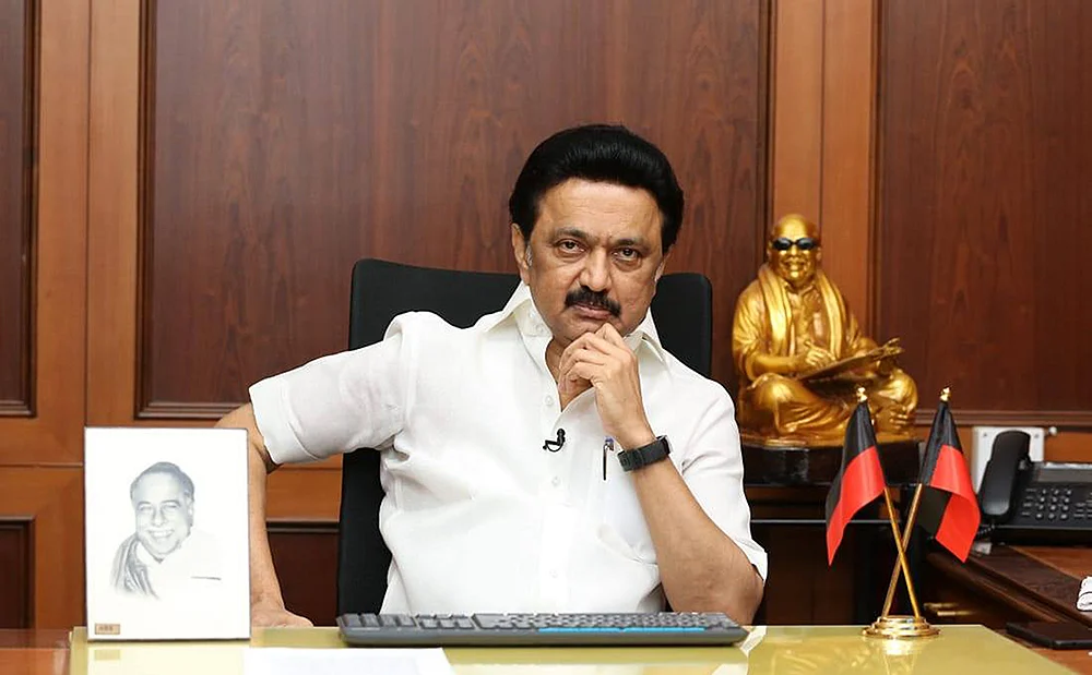 உறுமும் எதிர்க்கட்சிகள்... கலைகிறதா ராஜா வேஷம்?