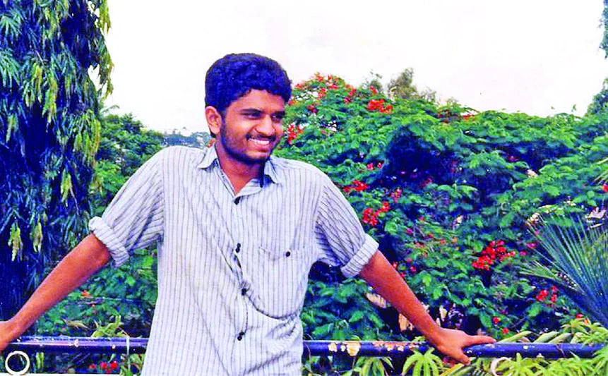 பேரறிவாளன்: `சிறிய விசாரணைதான்' என்று அழைத்துச் சென்றனர்... 31 வருடப் போராட்டம்!