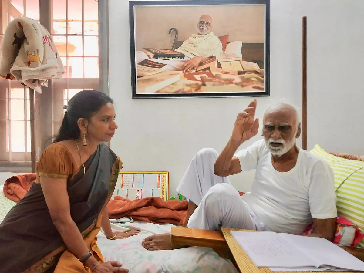 `காலத்தின் வேகத்துக்கு இணையாகப் பயணித்தவர் கி.ரா!' - குட்டி ரேவதி