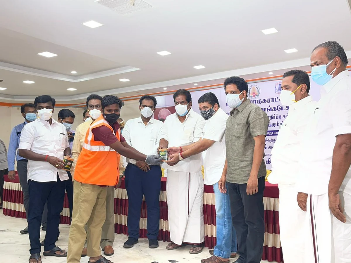 கொரோனா: 20,000 மருந்துப் பெட்டகங்கள்;`வளர்ச்சித் திட்டங்களைவிட இது முக்கியம்’ - எம்.பி சு.வெங்கடேசன்