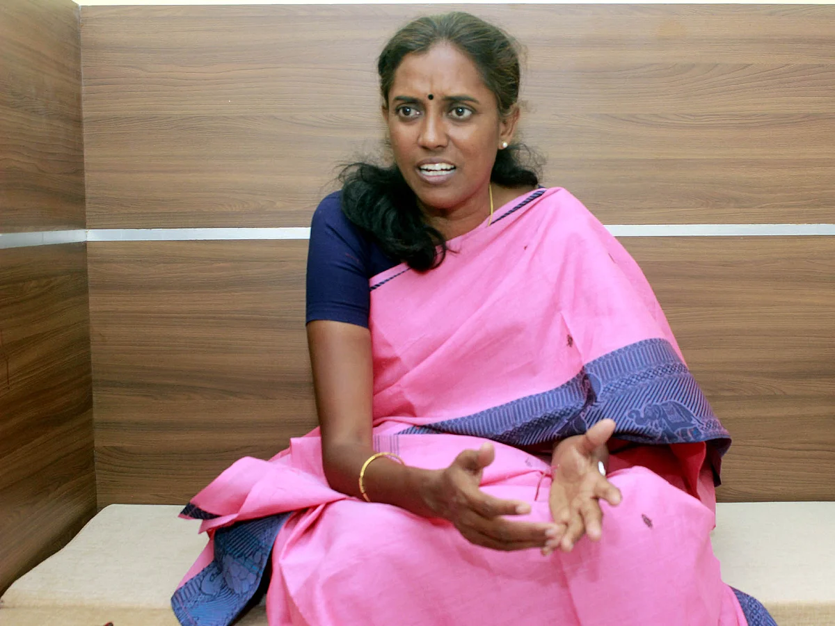 `ஒரு உயிரைக்கூட இழக்கக் கூடாது!' - கரூருக்காக இணையத்தில் நிதி திரட்டும் ஜோதிமணி எம்.பி