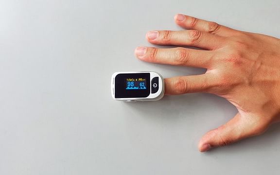 How to series: ஃபிங்கர் பல்ஸ் ஆக்ஸிமீட்டர் - உபயோகிப்பது எப்படி? | How to use finger pulse oximeter?