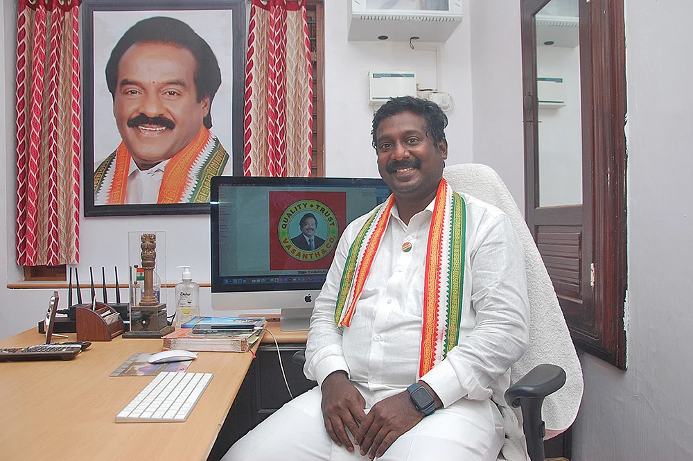 மிஸ்டர் கழுகு: முத்தமிட்ட தயாளு அம்மாள்... கண்ணீர்விட்ட ஸ்டாலின்!