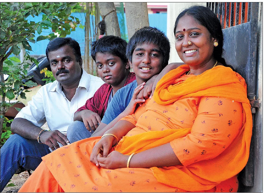 அப்பாவாக அம்மா;
அம்மாவாகக் கணவர்! -
புது மனுஷியாய் சுடர்விடும் தீபா