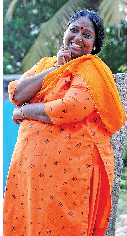 அப்பாவாக அம்மா;
அம்மாவாகக் கணவர்! -
புது மனுஷியாய் சுடர்விடும் தீபா