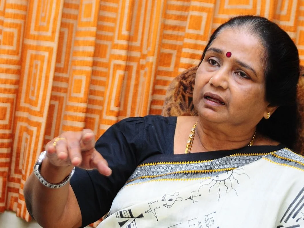 ``இது பெண் காவலர்களுக்கான சலுகையா? ஆண் காவலர்களுக்கான சுமையா?" - திலகவதி ஆதங்கம்