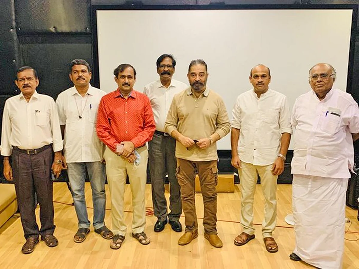 மிஸ்டர் கழுகு: “நிலத்தை மொத்தமா கொடுத்துடுங்க!” - அணில் அமைச்சரின் மெகா டீல்...