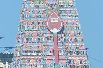 திருத்தணி சுப்ரமணிய சுவாமி கோயில் : 5 ம் படை வீடு... ஆங்கிலப் புத்தாண்டு அன்று களைகட்டும் படிபூஜை!