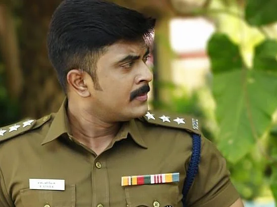 சன் குடும்ப விருதுகளில் புறக்கணிப்பு... மீண்டும் விஜய் டிவிக்குத் திரும்புகிறாரா அஸீம்?