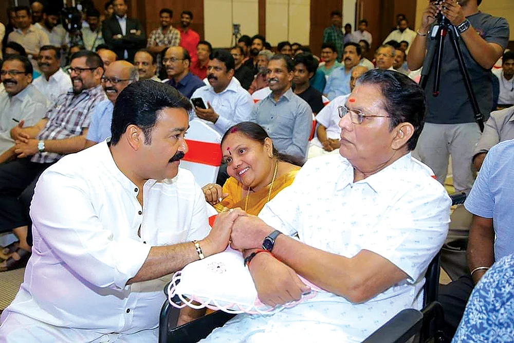 வீல்சேரில் முடங்கிய நகைச்சுவை நாயகன்... மீட்கப் போராடும் மனைவி!