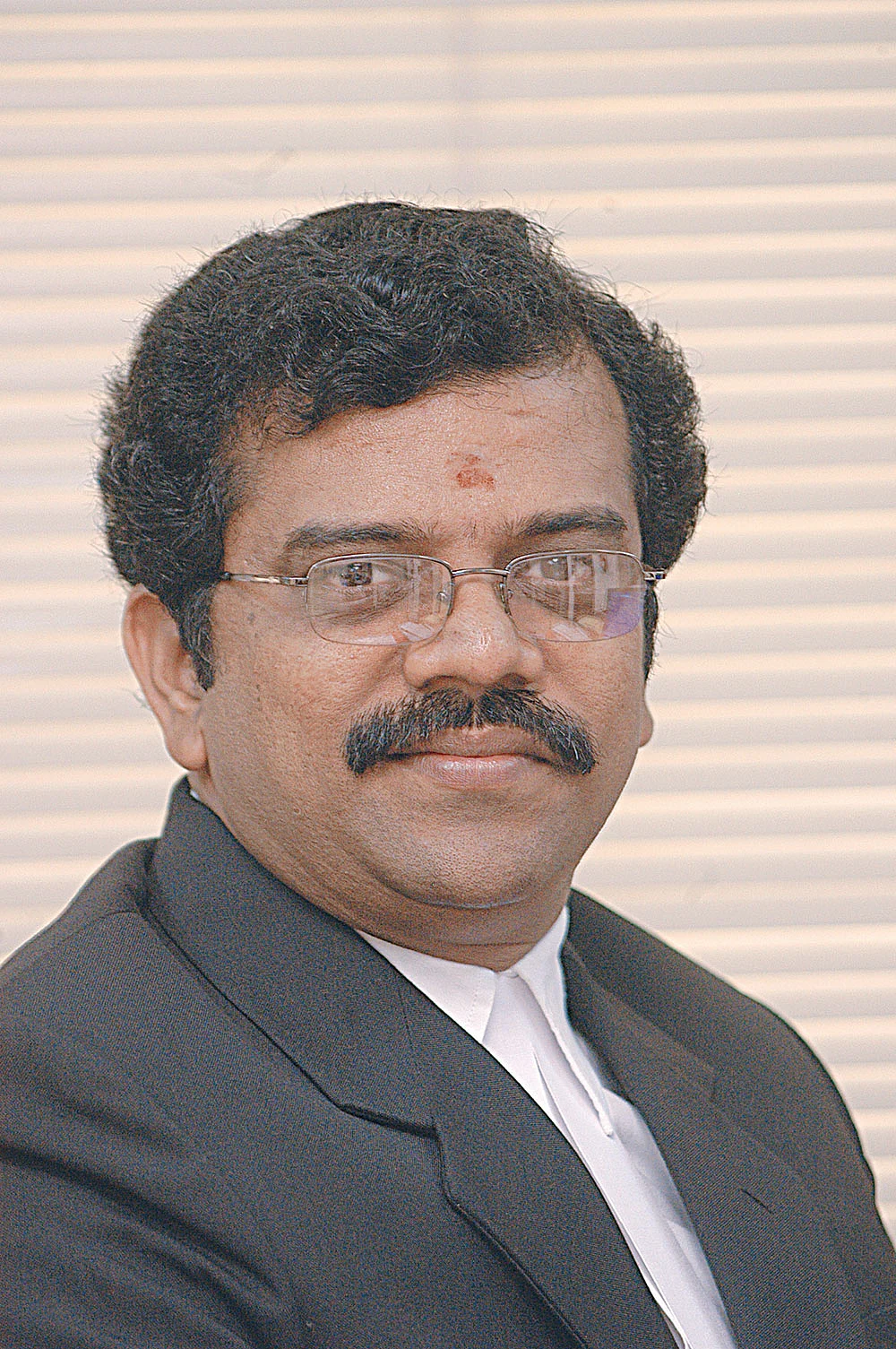 கே.அழகுராமன்