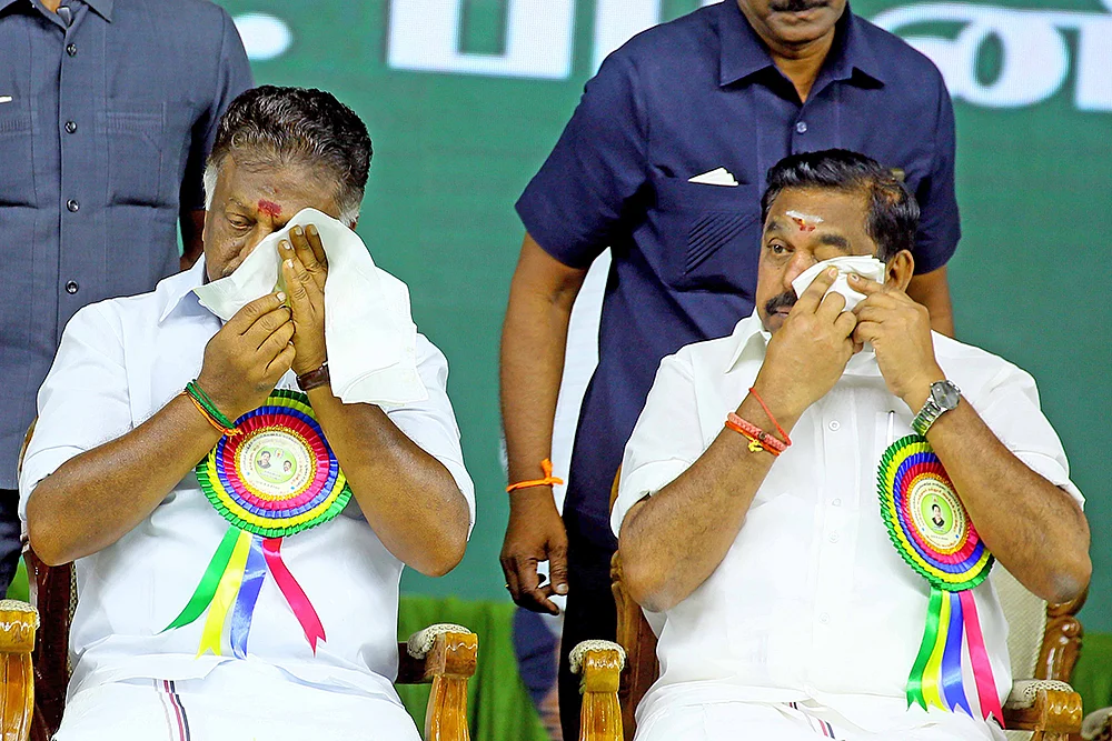 கிச்சுகிச்சு மூட்டும் சசிகலா! - ஆடியோ பூச்சாண்டி