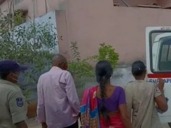 தெலங்கானா: வயதான பெற்றோரை பாரமாகக் கருதிய கணவன், மனைவி! - பட்டினி போட்டுக் கொன்ற கொடூரம்