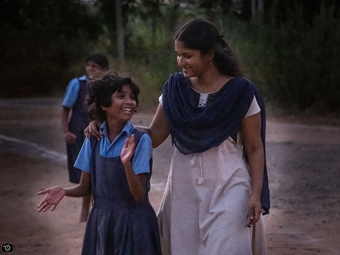 ``இல்லாதவர்களுக்கு உதவுவது ஒரு போதை!