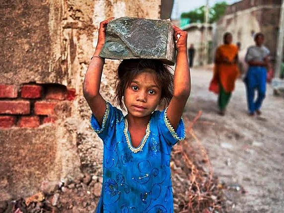 இன்னும் களையப்படாத கீழ்மை... குழந்தை தொழிலாளர் எதிர்ப்பு நாளில் நாம் செய்ய வேண்டியது என்ன?!