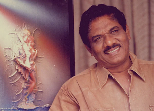 Kadhal Padikattugal - Bharatiraja