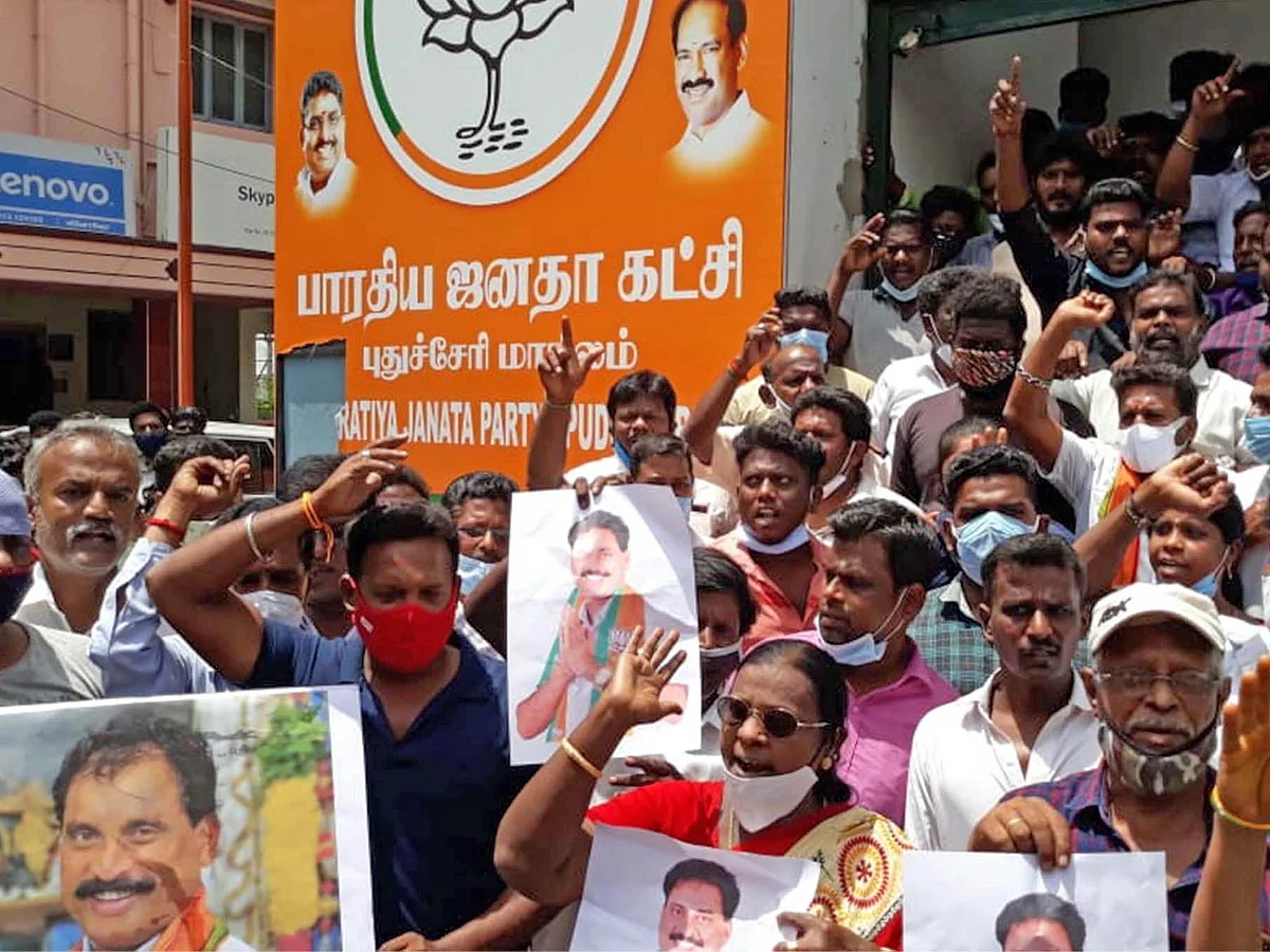 இன்னும் முடியவில்லை புதுச்சேரி களேபரம்!