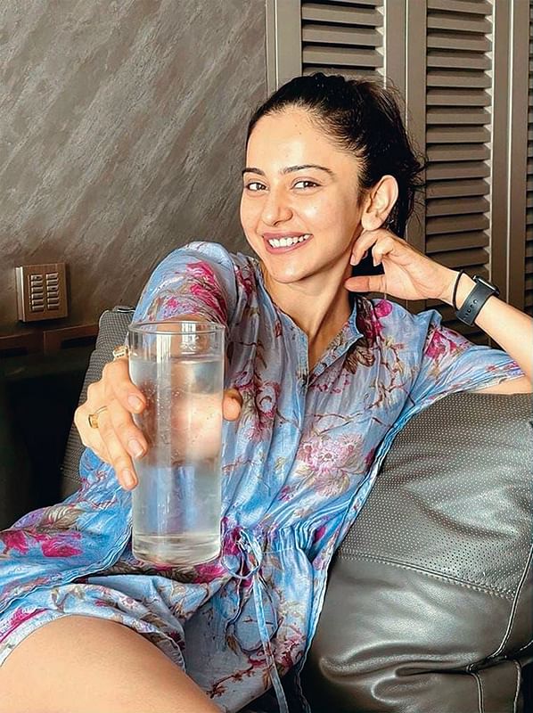 Rakulpreet: சில்லுனு ஒரு கிளாஸ்!