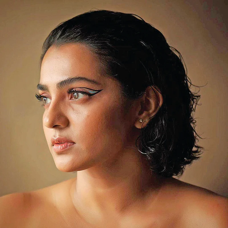 பார்வதி வெறும் நடிகை மட்டுமல்ல...