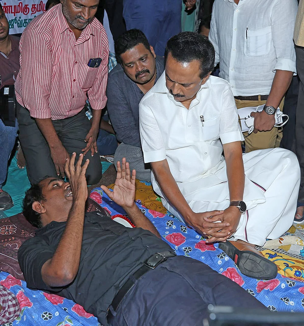 கொடுத்த வாக்கை நிறைவேற்றுவாரா ஸ்டாலின்? - அரசு மருத்துவர்களின் ஊதிய உயர்வு கோரிக்கை