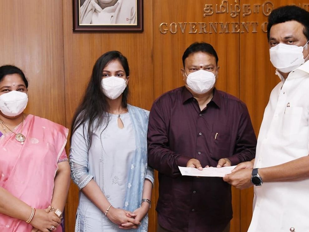 முதல்வர் நிவாரண நிதி: வேல்ஸ் பல்கலைக்கழகம் ஒரு கோடியே ஒரு லட்சம் ரூபாய் நிதியுதவி!