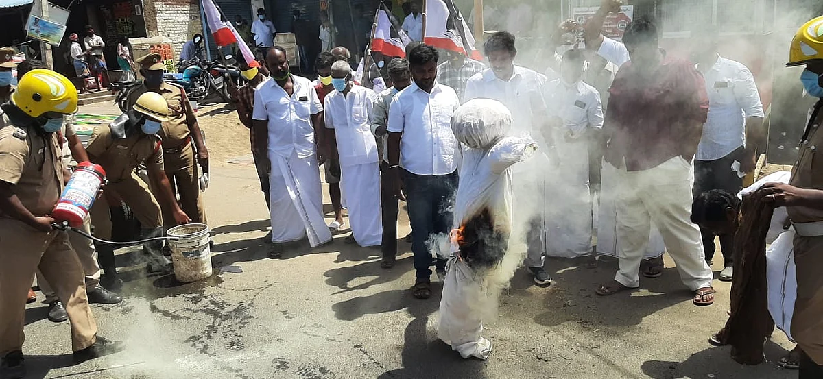 உருவ பொம்மை எரிப்பு