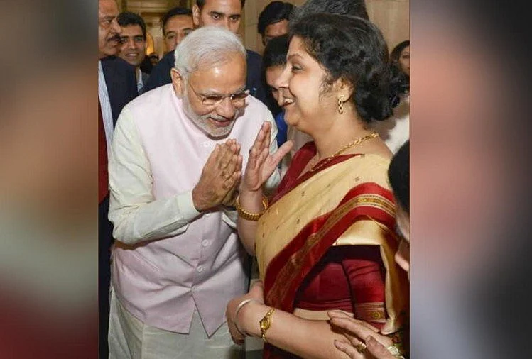 மோடி, தீபிகா மொன்டால் - உண்மையான புகைப்படம்