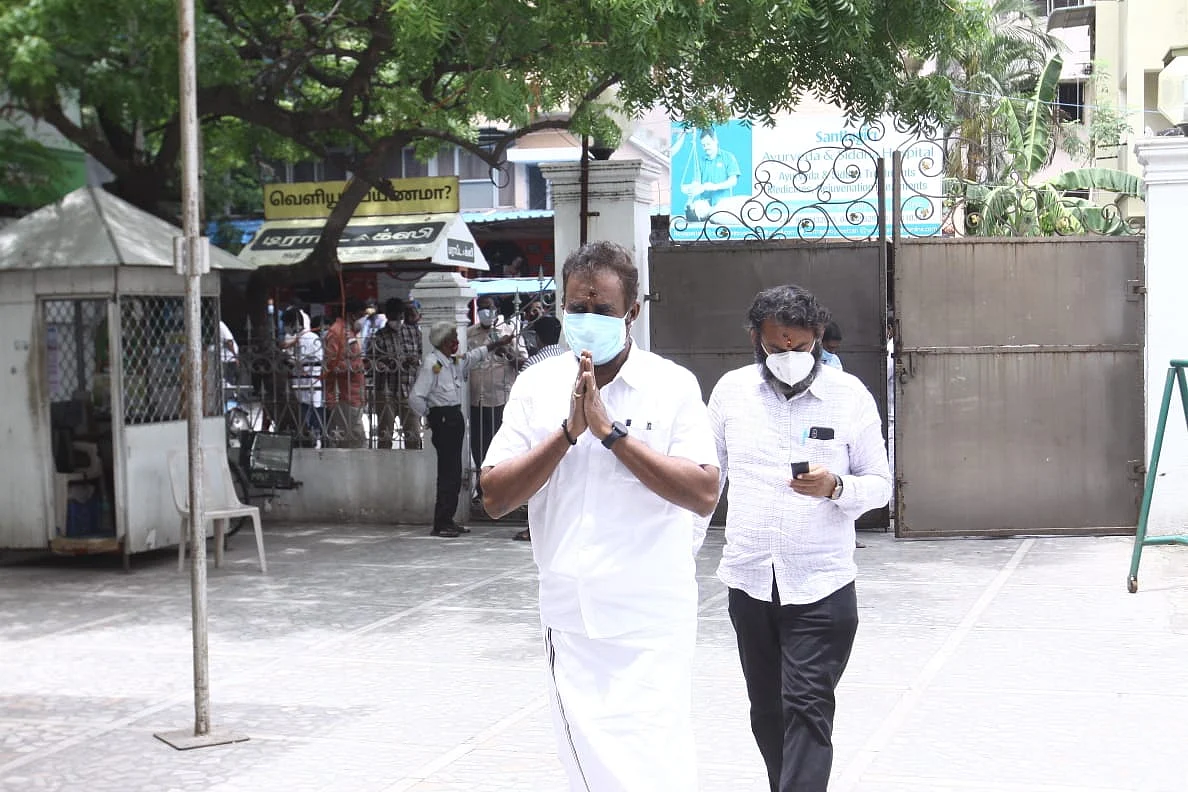 வேலுமணி
