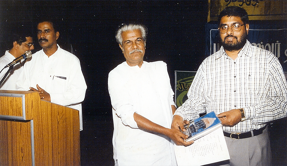 தமிழ்க்குடிமகன் திருக்குறள் இருக்கைக்கு நிதி அளிக்க ஒடிசா வந்திருந்தபோது...