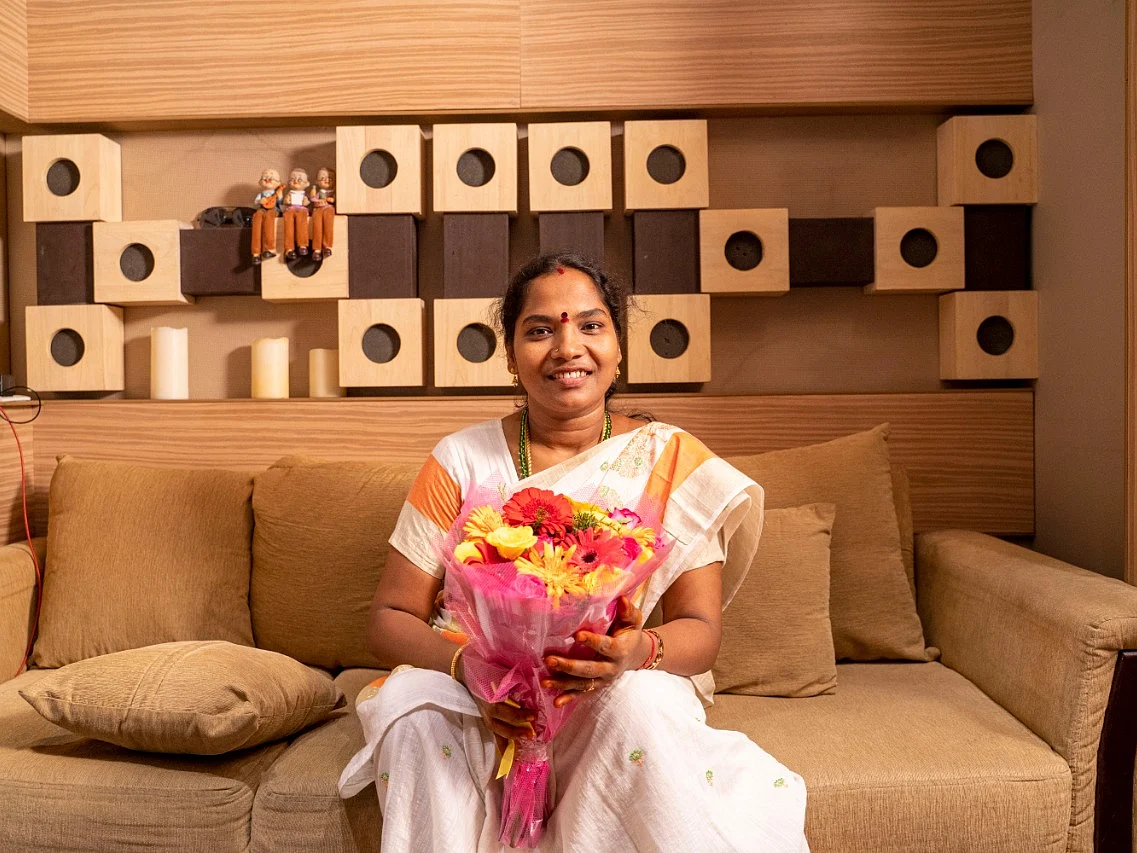 'தேய்பிறையை பெத்தெடுத்த' எனும் 'ஜகமே தந்திரம்' பாடல் : ஆன்மாவை உலுக்கிய மீனாட்சி இளையராஜா யார்?