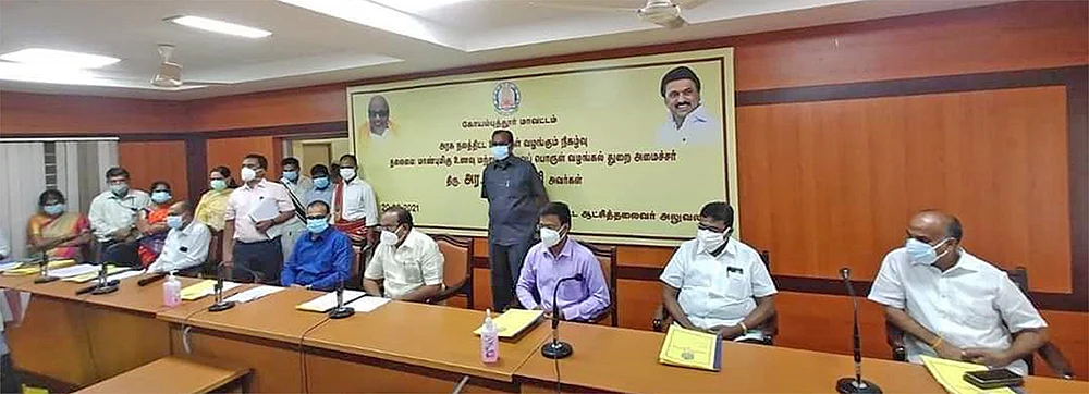 கோவையில் கோலோச்சுவது யார்? - முட்டிமோதும் அமைச்சர்கள்!