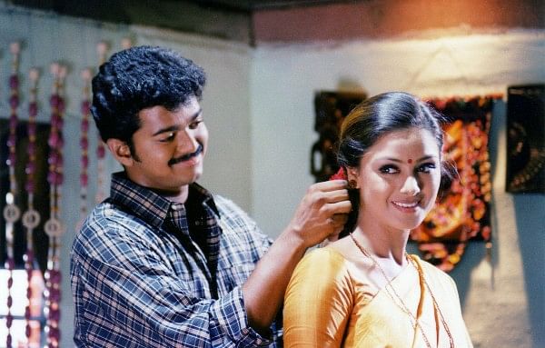 துள்ளாத மனமும் துள்ளும் #VikatanReview